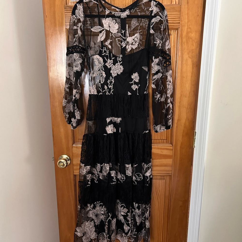 Elegant Black and Cream Floral Lace Dress